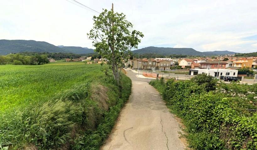 Suelo urbano y urbanizable residencial en Camós photo 0