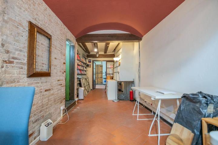 Exclusivo Local de Tres Plantas en el Corazón del Barrio Gótico photo 0