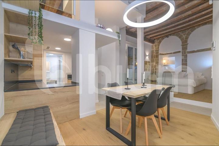 Dúplex con Encanto en el Corazón del Gòtic: Historia, Diseño y Exclusividad photo 0