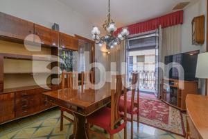 Espectacular piso exterior con 5 balcones en finca señorial de 1900 con ascensor photo 0