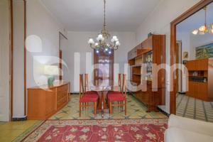 Espectacular piso exterior con 5 balcones en finca señorial de 1900 con ascensor photo 0