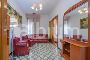 Espectacular piso exterior con 5 balcones en finca señorial de 1900 con ascensor photo 0