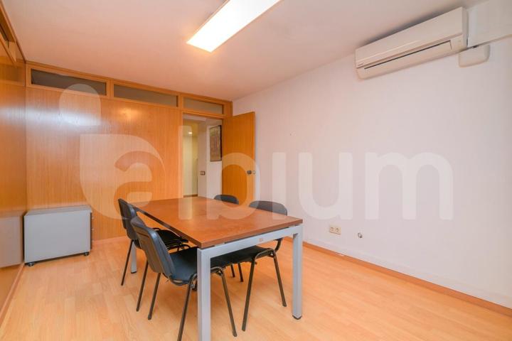 Oficina dúplex en la Nova Esquerra de l’Eixample, entre la Escola Industrial y la estación de Sants photo 0