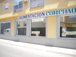 SE VENDE LOCAL DIAFANO DE ESQUINA CON GRANDES CRISTALERAS Y ACONDICIONADO EN CTRA. OLIVENZA. photo 0