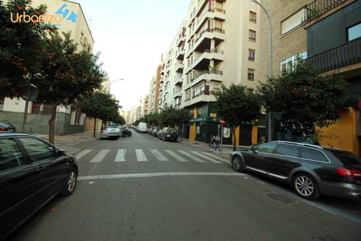 Magnifico y amplio local en el centro de Badajoz photo 0