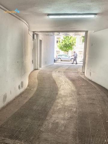 SE VENDE PLAZA DE GARAJE EN AVENIDA SANTA MARINA. acceso con montacargas en planta -1 photo 0
