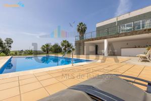 ESPECTACULAR CHALET EN LAS VAGUADAS CON MAGNIFICAS CALIDADES EN DOÑANA 11 EN VENTA photo 0