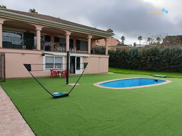 Chalet en venta en los Montitos Badajoz photo 0