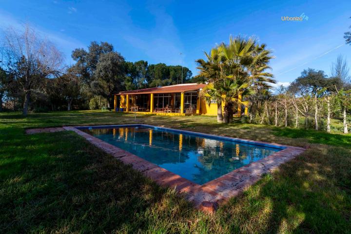 Chalet en parcela de 7.500 m² en Carretera de Sevilla (Badajoz). Todo Registrado. Financiable photo 0