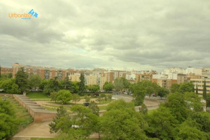  Ático En venta en Pardaleras, Badajoz photo 0