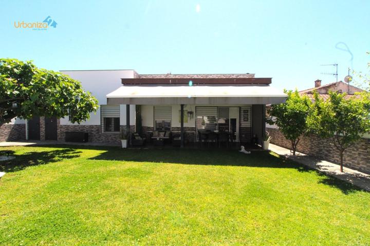 🏡 Chalet Independiente en Venta – Jardines del Guadiana, Badajoz 🏡 photo 0