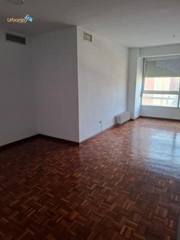 Piso en venta en Calle la Bomba photo 0