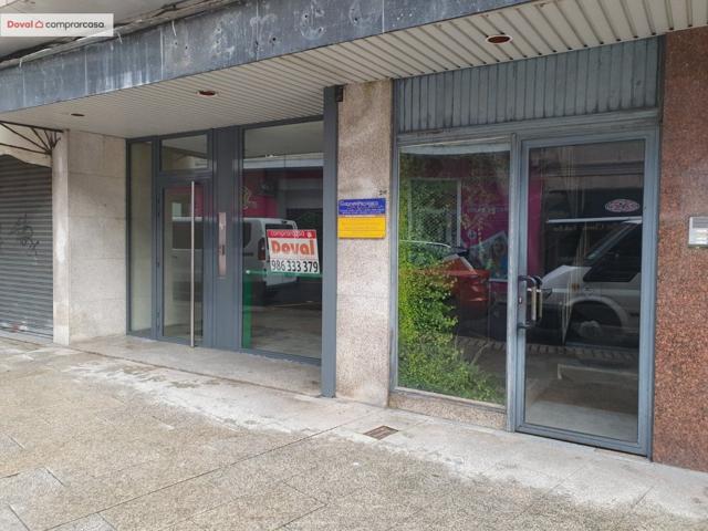 ¡Local en alquiler venta muy bien situado en Centro de Porriño! photo 0