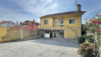 🏡¡Oportunidad única en Tui! Casa con jardín a un paso del centro photo 0