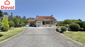 Exclusivo chalet ubicado en una de las zonas más tranquilas y mejor comunicada de los alrededores de Vigo, ¡No te lo pierdas! photo 0