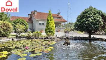 Exclusivo chalet ubicado en una de las zonas más tranquilas y mejor comunicada de los alrededores de Vigo, ¡No te lo pierdas! photo 0