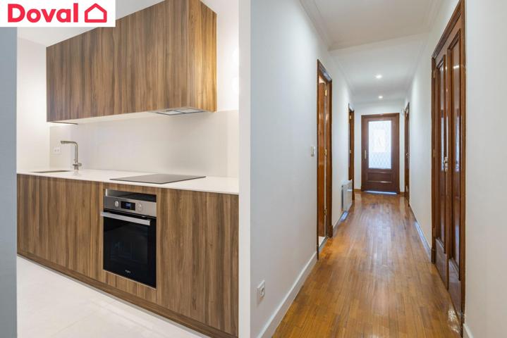 Piso reformado de 3 habitaciones y 2 baños en el centro de Vigo photo 0