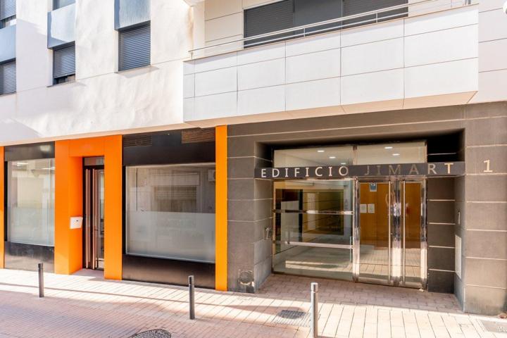 ¡Plaza de garaje con trastero en pleno centro comercial de Motril! photo 0