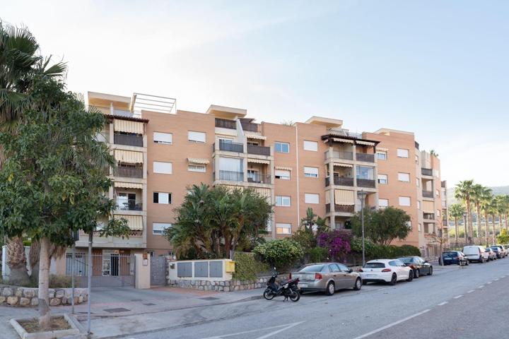 🏡 ¡OPORTUNIDAD ÚNICA EN RESIDENCIAL LA NACLA, MOTRIL! CON PISCINA 🌊🌄 photo 0