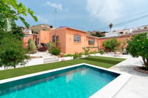 Tu refugio mediterráneo en Almuñécar – Casa reformada con gran parcela a solo 5 minutos del mar photo 0