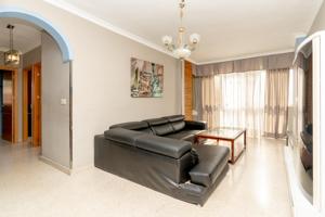 Piso Reformado en Amadeo Vives photo 0