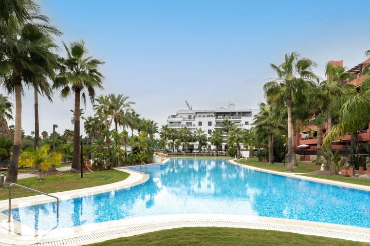 Exclusivo piso en Residencial Nasila con licencia turística en Playa Granada photo 0