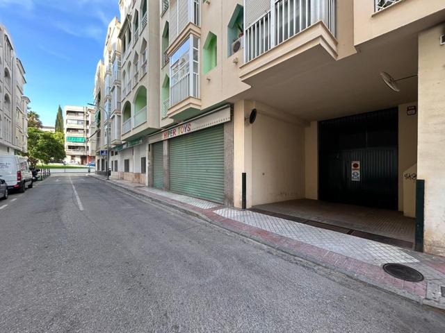 PLAZA DE GARAJE AV SALOBREÑA photo 0