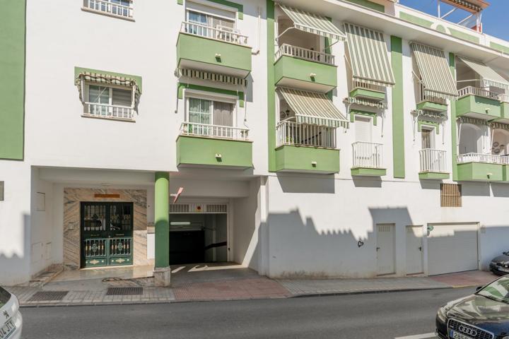 Venta de Moderno Piso en el Corazón de Salobreña y con cochera cerrada!!!! photo 0