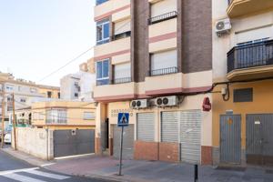 Oportunidad en el centro de Motril: piso amplio y funcional en calle Las Cañas photo 0