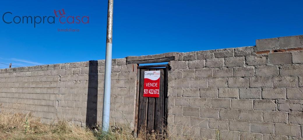 VENTA.-.NAVES CON CAMPA EN NAVAS DE ORO.-.SEGOVIA photo 0
