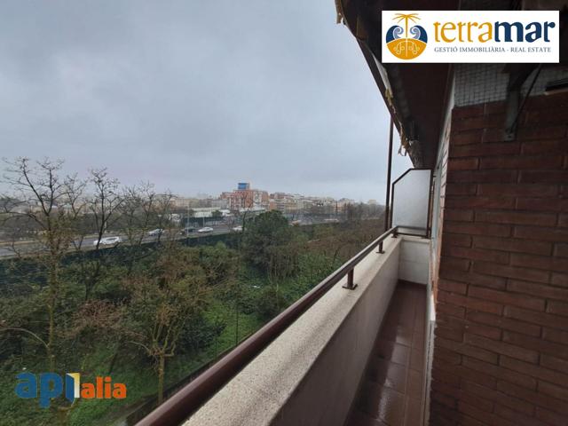 PISO EN ESPLUGUES DE LLOBREGAT ZONA CENTRE CON ASCENSOR Y PARKING INCLUIDO EN EL PRECIO! photo 0