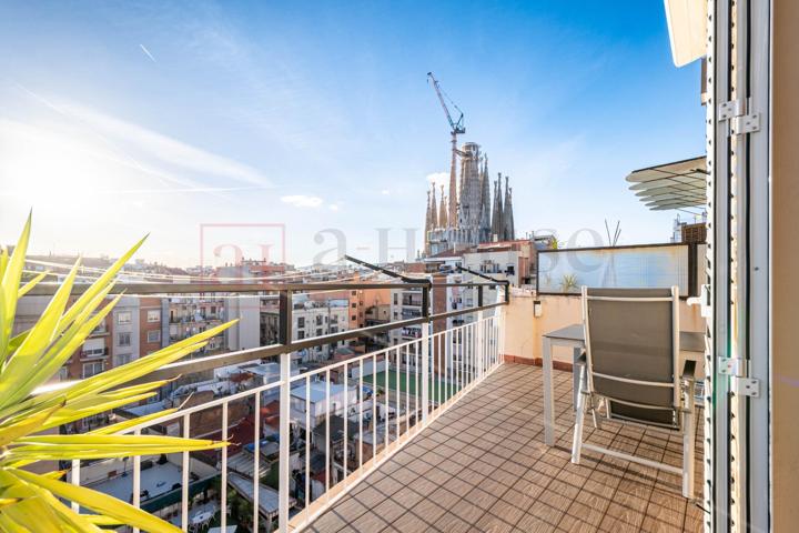 EXCLUSIVO ATICO, REDORMADO CON DOS TERAZAS, VISTAS A ' LA SAGRADA FAMILIA '. photo 0