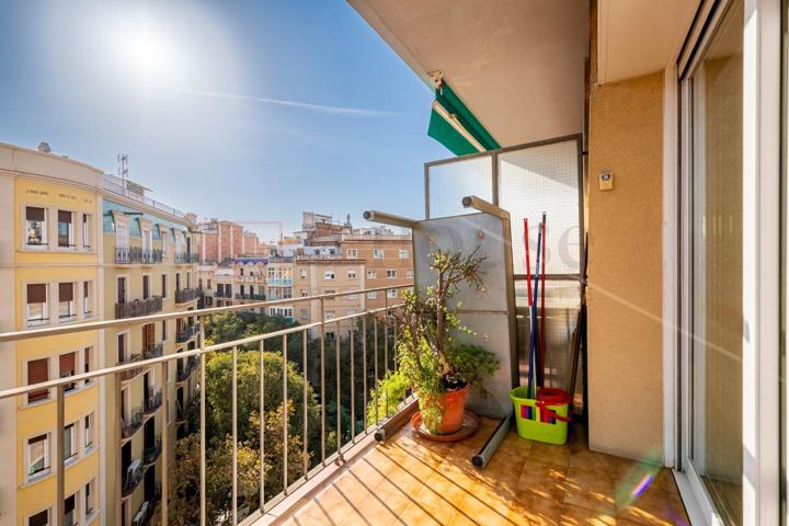 PISO LUMINOSO CON BALCÓN PARA ENTRAR A VIVIR EN ''L' ESQUERRA DE L' EIXAMPLE'' photo 0