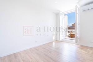 ÁTICO A ESTRENAR CERCA DE LA SAGRADA FAMILIA photo 0