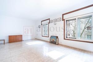 PISO PARA ENTRAR A VIVIR CON POSIBILIDAD DE REFORMA EN LA ANTIGA ESQUERRA DEL EIXAMPLE photo 0