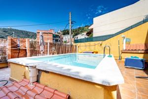 CHALET DE SEIS PLANTAS CON ASOMBROSAS VISTAS Y PISCINA PRIVADA EN EL BARRIO SANT GENIS DEL AGUDELLS photo 0
