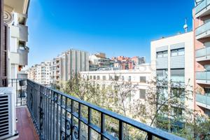 PISO REFORMADO CON 4 BALCONES EN ''L' EIXAMPLE'' photo 0