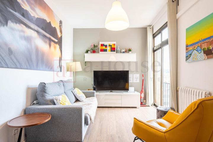 ÚLTIMA PLANTA CON LICENCIA TURÍSTICA EN ''LA NOVA ESQUERRA DE L' EIXAMPLE'' photo 0