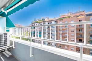 PISO CON BALCÓN PARA ENTRAR A VIVIR EN SANTS photo 0
