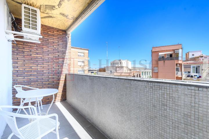 PISO REFORMADO CON BALCÓN EN L'EIXAMPLE photo 0