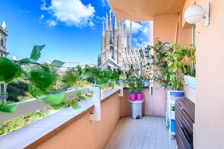 PISO REFORMADO CON BALCÓN CON VISTAS A LA SAGRADA FAMILIA photo 0