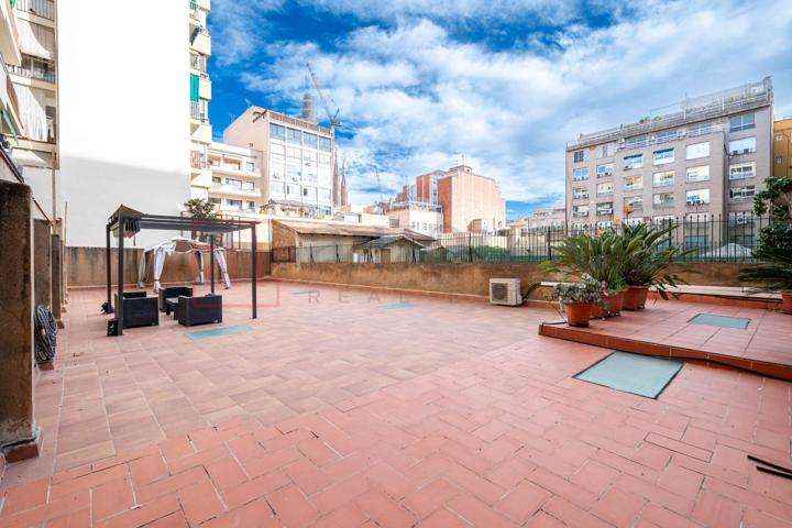PISO REFORMADO CON GRAN TERRAZA Y VISTAS A LA SAGRADA FAMILIA photo 0