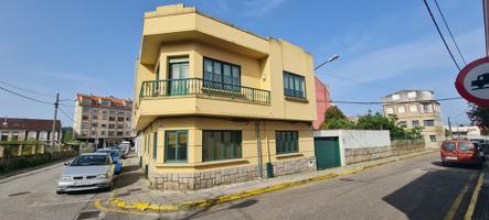 Casa En venta en Calle Blanco Amor, Arealonga, Vilagarcía De Arousa photo 0