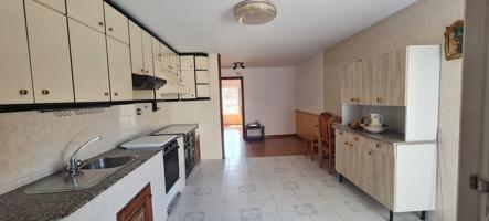 Unifamiliar Pareada En venta en Urbanización Escarabote, 60, Boiro photo 0