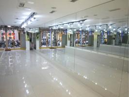 Local comercial en alquiler en La Vila de Gràcia photo 0