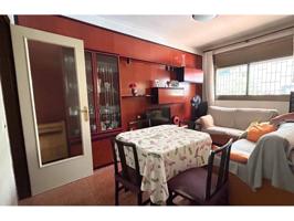 Piso de 4 habitaciones y pequeño patio en venta en Carrer d'en Grassot photo 0