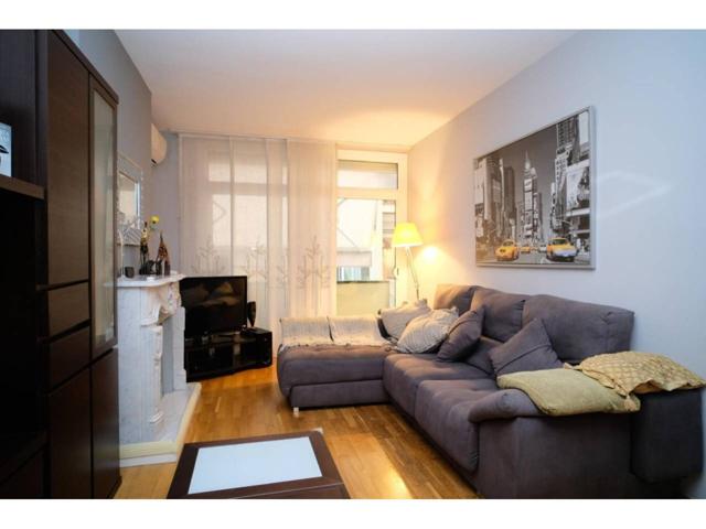 PISO EN VENTA CON BALCON Y PARKING EN VILA DE GRACIA photo 0
