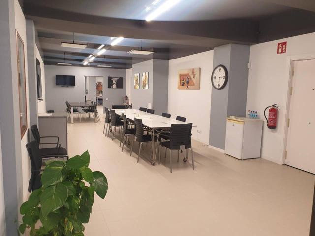 LOCAL COMERCIAL DE 246 M2 EN VENTA EN ESPLUGUES DE LLOBREGAT photo 0