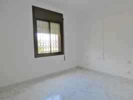 PISO EN RENTABILIDAD EN VENTA EN CORNELLA photo 0