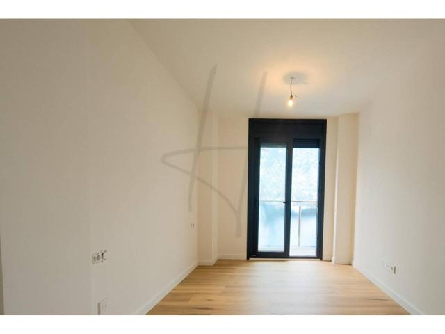 PISO CON PATIO EN VENTA EN CORNELLA photo 0